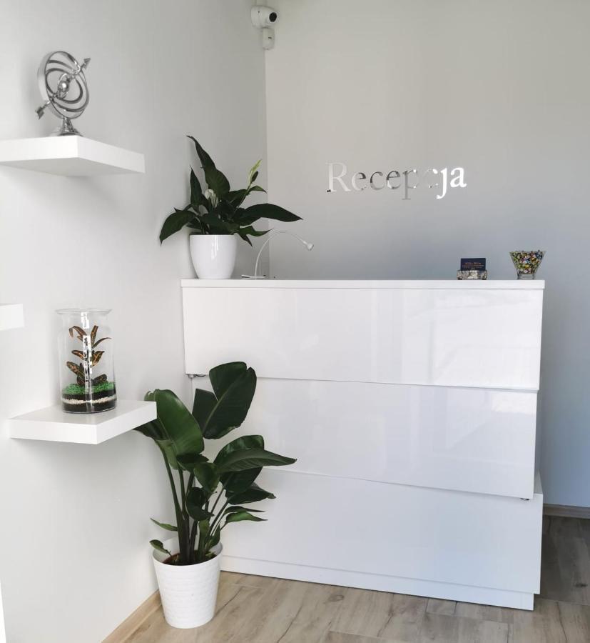 Mile Gdansk Airport & Parking Dlugoterminowy Bed & Breakfast Екстериор снимка